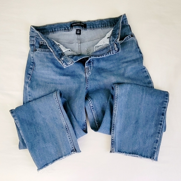 Calvin Klein Women's Raw-Hem High Rise Straight Jeans 28 - Picture 3 of 3